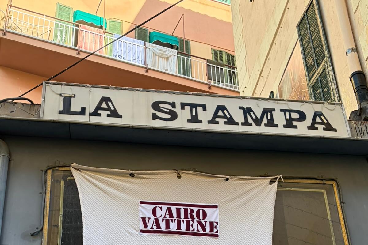 Cairo Vattene striscione