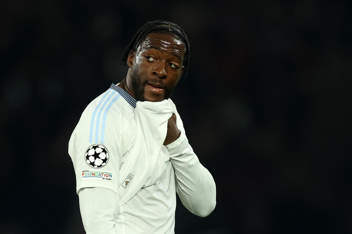 Alla fine quindi ecco la deciso di proseguire la sua carriera al West Ham: prestito fino al termine della stagione - continua su: https://www.tuttomercatoweb.com/serie-a/il-milan-lo-scarta-lui-scarta-la-fiorentina-incredibile-disasi-alla-fine-resta-a-londra-2198413