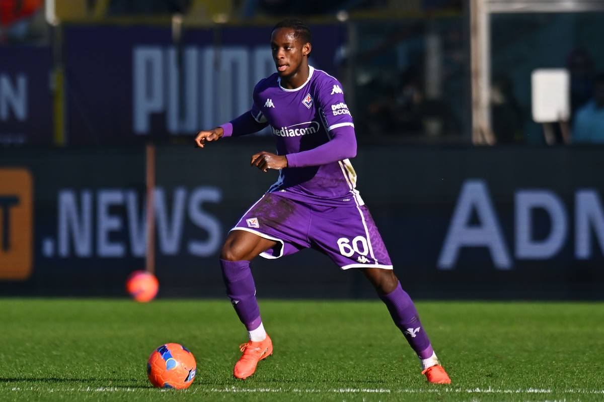Eddy Kouadio in campo con la maglia della Fiorentina (OneFootball) - FionrentinaUno.com