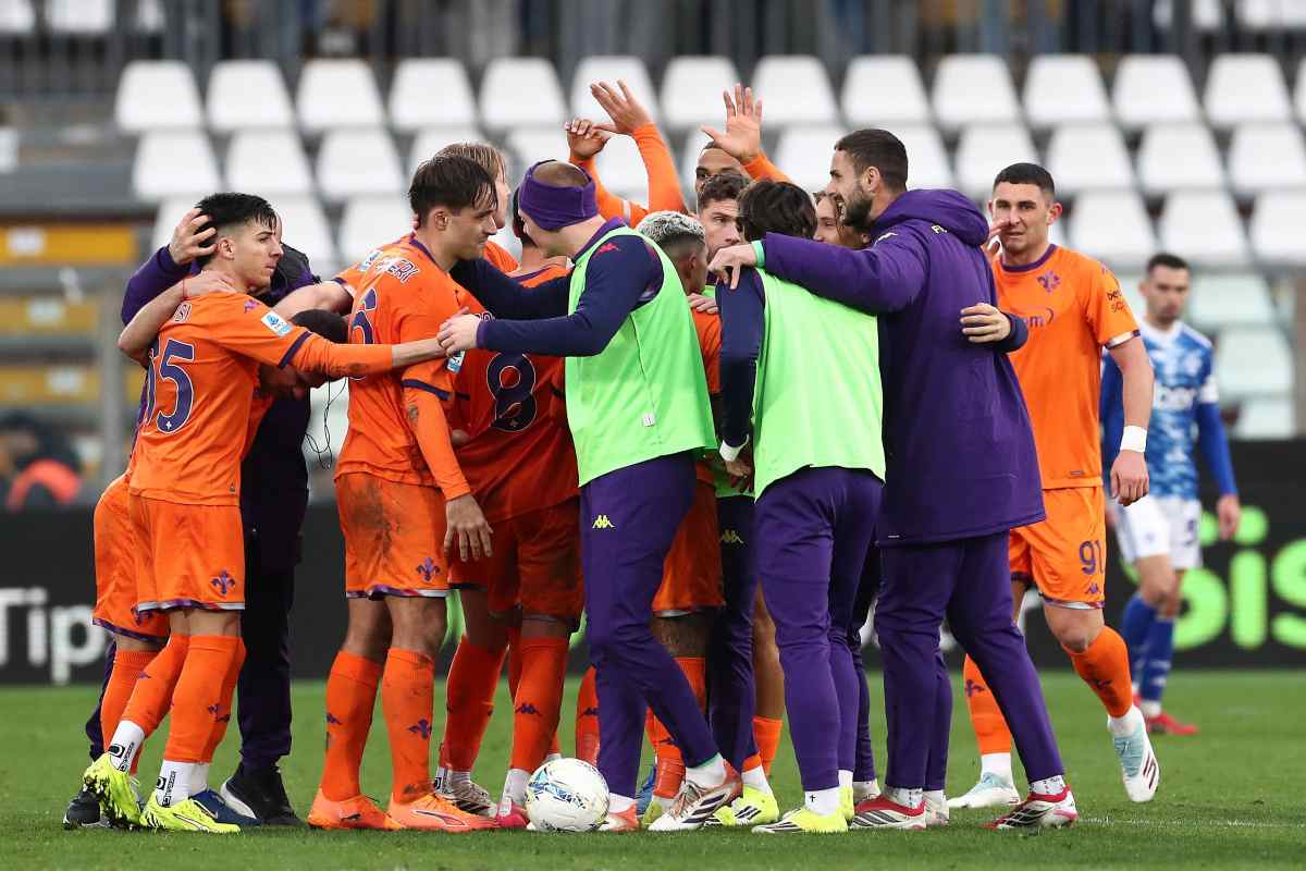 I giocatori della Fiorentina festeggiano un gol segnato al Como (OneFootball) - FiorentinaUno.com
