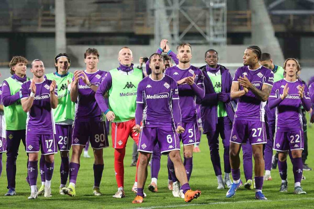 I giocatori della Fiorentina esultano dopo la vittoria nel derby col Pisa (OneFootball) - FiorentinaUno.com