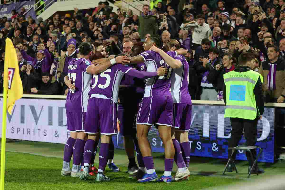 I giocatori della Fiorentina festeggiano un gol segnato al Franchi (OneFootball) - FiorentinaUno.com 