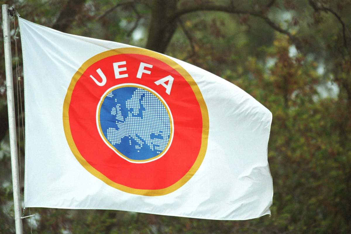 Bandiera col logo della UEFA (OneFootball) - FiorentinaUno.com