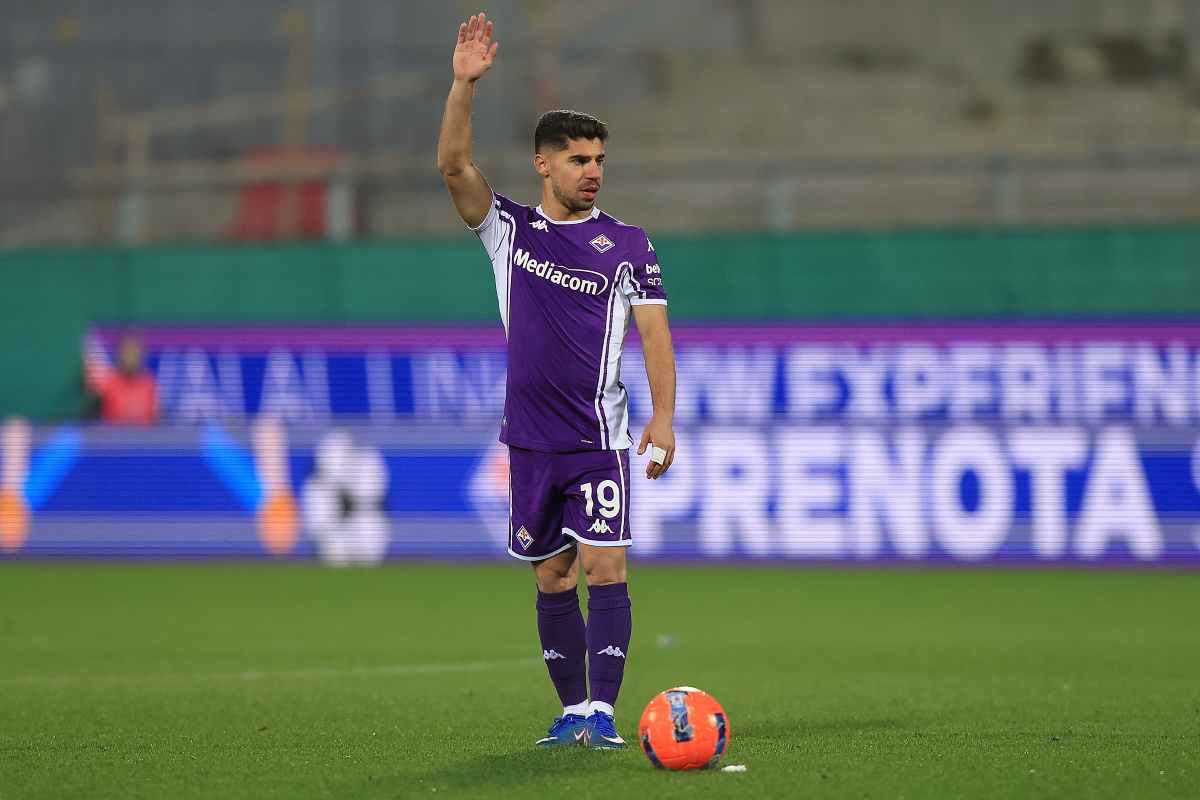 Manor Solomon in campo durante Fiorentina-Milan (OneFootball) - FiontinaUno.com 