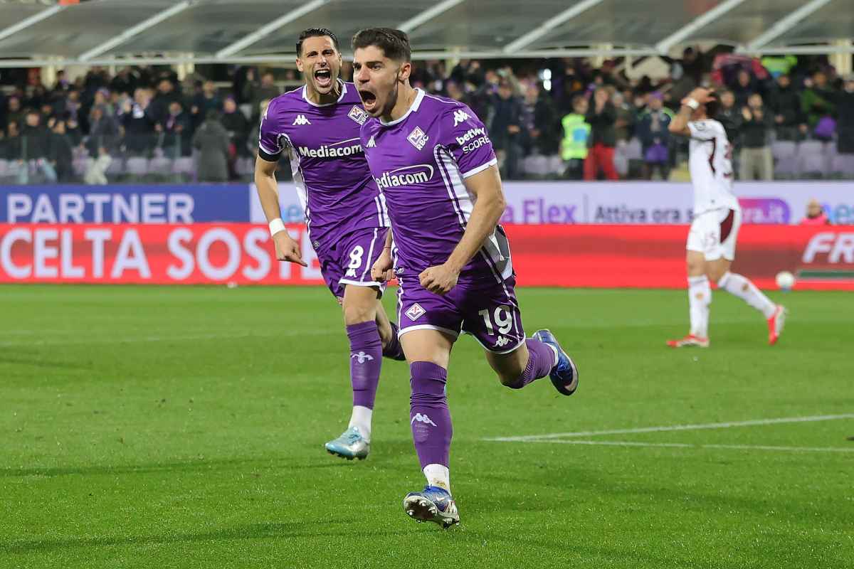 Manor Solomon esulta dopo il gol segnato in Fiorentina-Torino (OneFootball) - FiorentinaUno.com