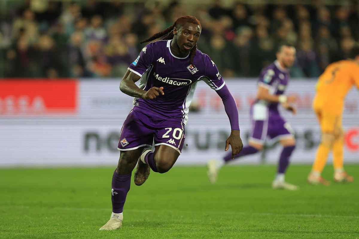 Moise Kean in campo durante Fiorentina-Pisa (OneFootball) - FiorentinaUno.com 
