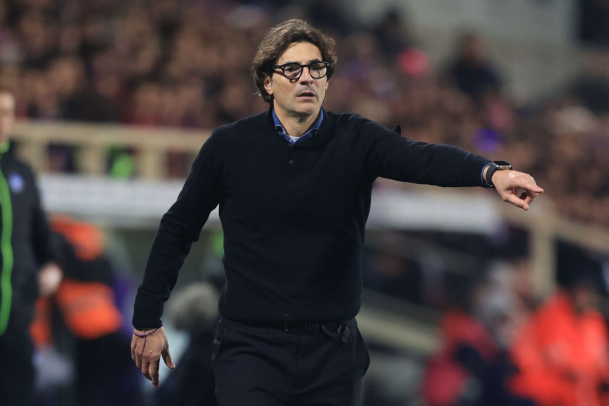 Paolo Vanoli durante una gara della Fiorentina in Serie A (OneFootball) - FiorentinaUno.com