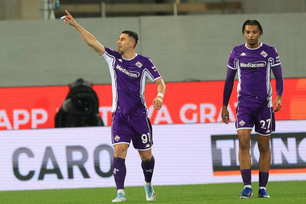 Roberto Piccoli esulta per un gol segnato con la Fiorentina (OneFootball) - FiorentinaUno.com