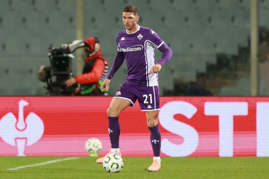 Robin Gosens in campo con la maglia viola (OneFootball) - FiorentinaUno.com