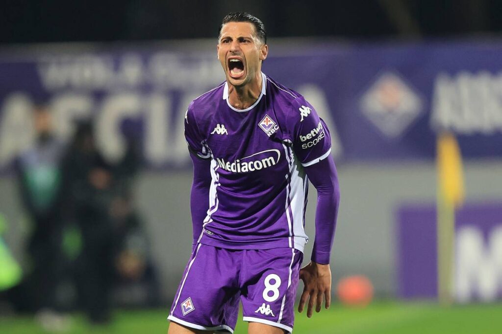 Rolando Mandragora esulta dopo un gol segnato con la Fiorentina (OneFootball) - FiorentinaUno.com