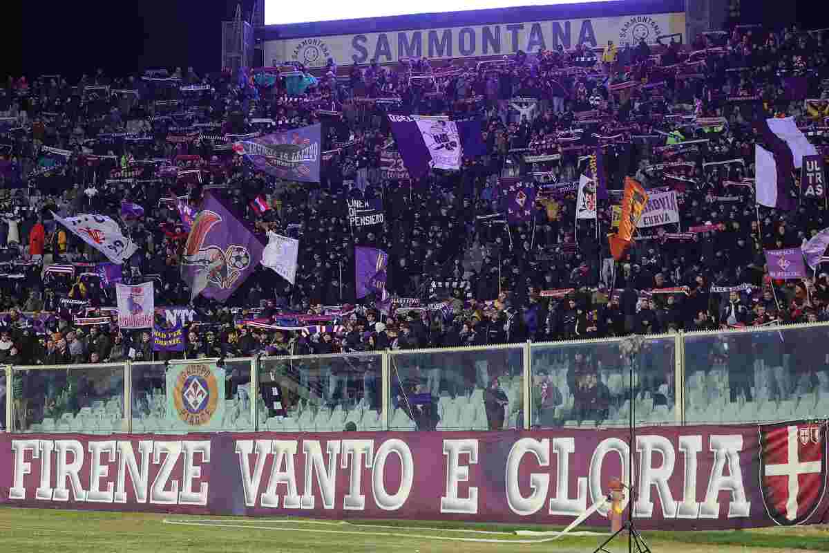 I tifosi viola durante Fiorentina-Como al Franchi (OneFootball) - FiorentinaUno.com 