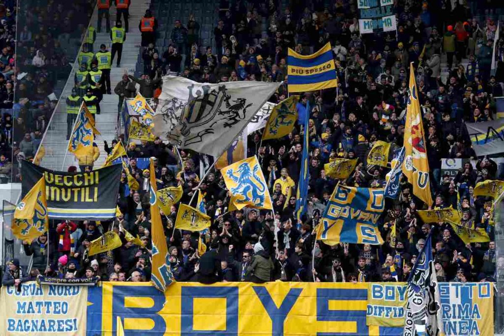 Tifosi del Parma durante una partita (OneFootball) - FiorentinaUno.com