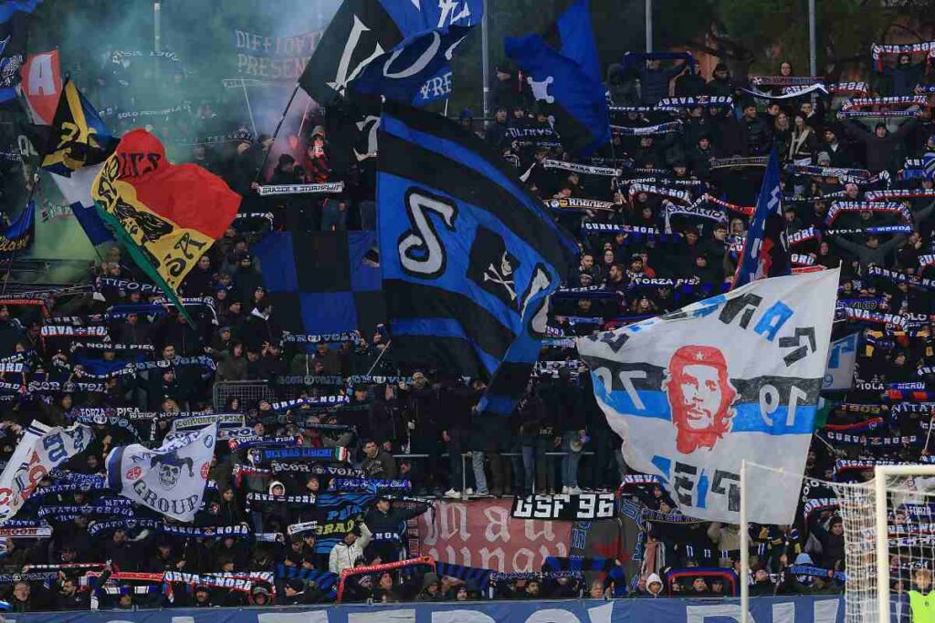 Tifosi del Pisa durante una partita di Serie A (OneFootball) - FiorentinaUno.com