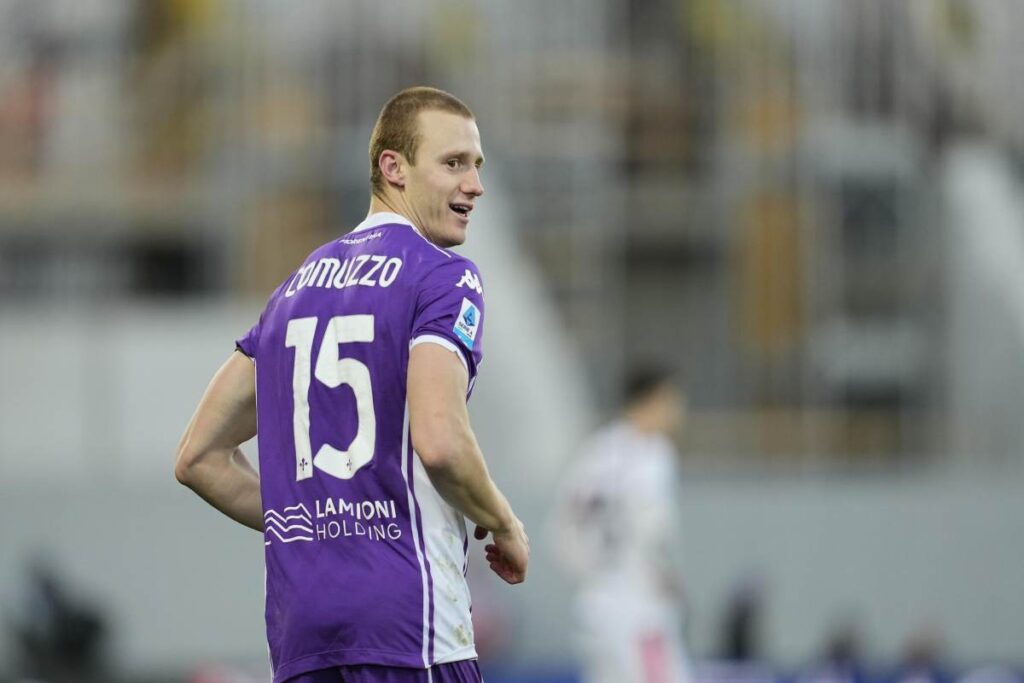 Pietro Comuzzo in campo con la Fiorentina (ANSA) - FiorentinaUno.com