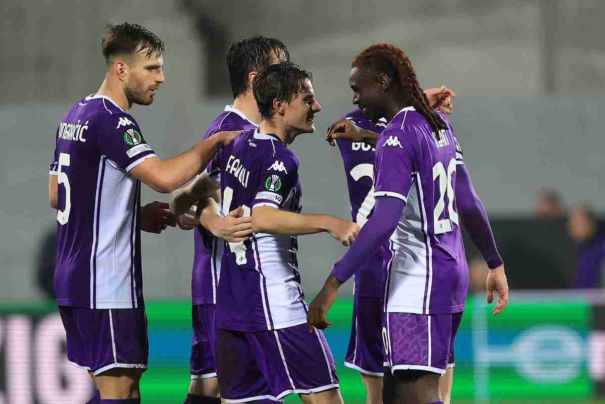 Abbraccio giocatori ACF