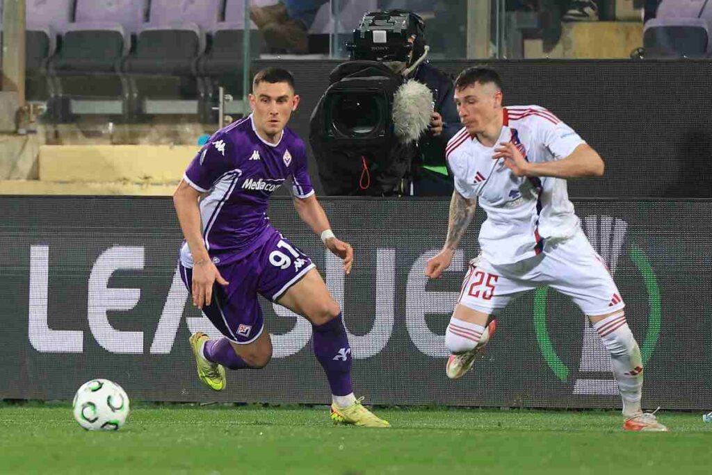 Piccoli contende il pallone