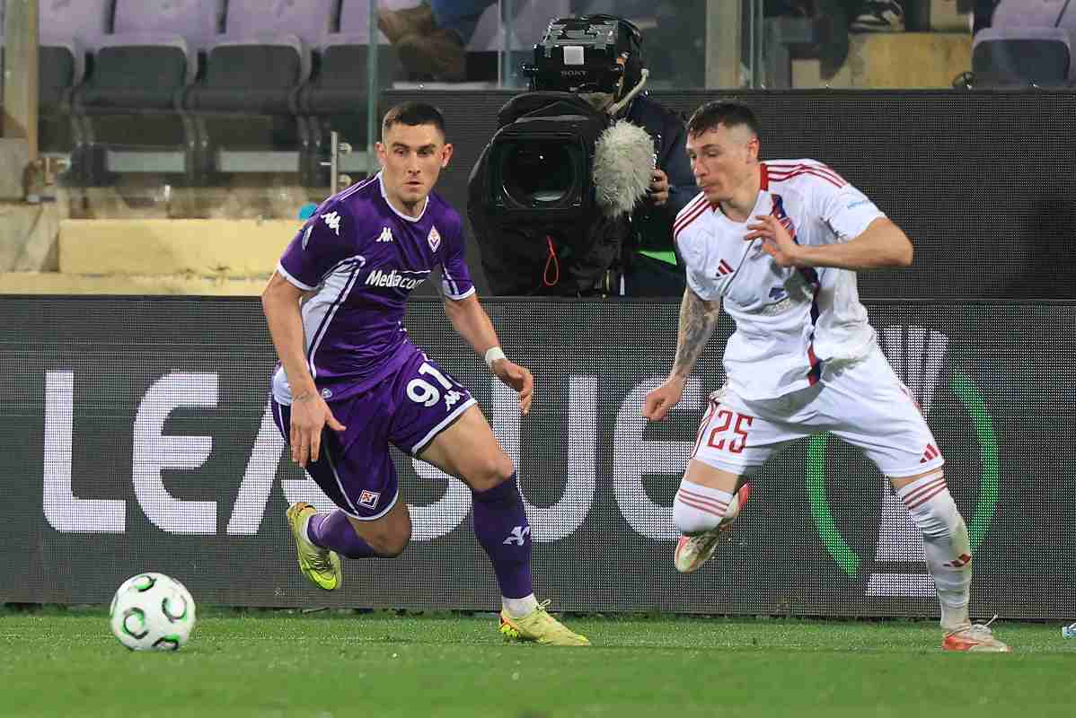 Piccoli contende il pallone