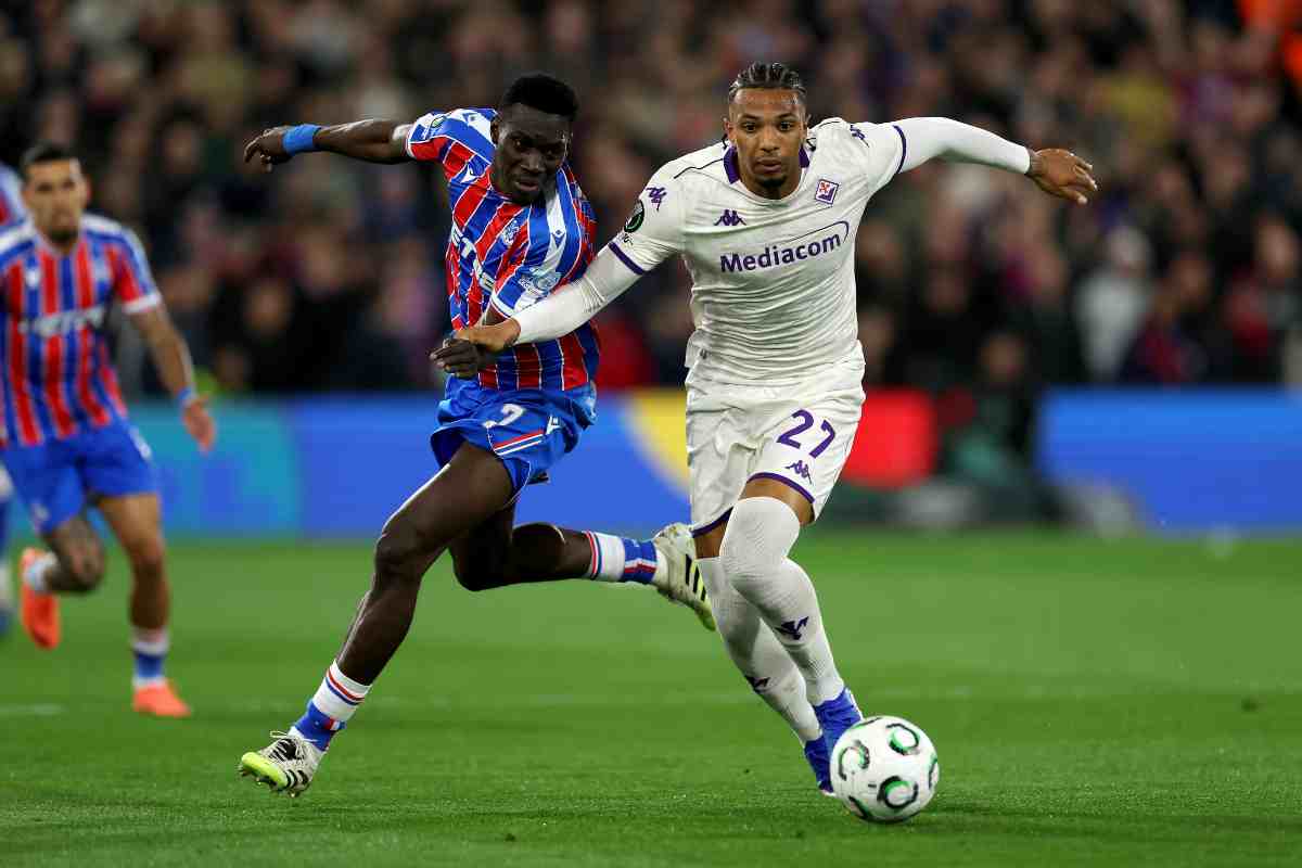 Ndour e il giocatore del Crystal Palace