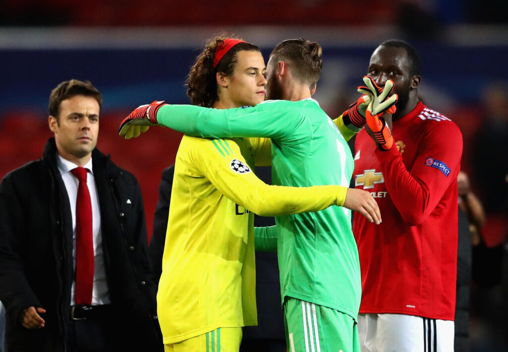 Mile Svilar e David De Gea