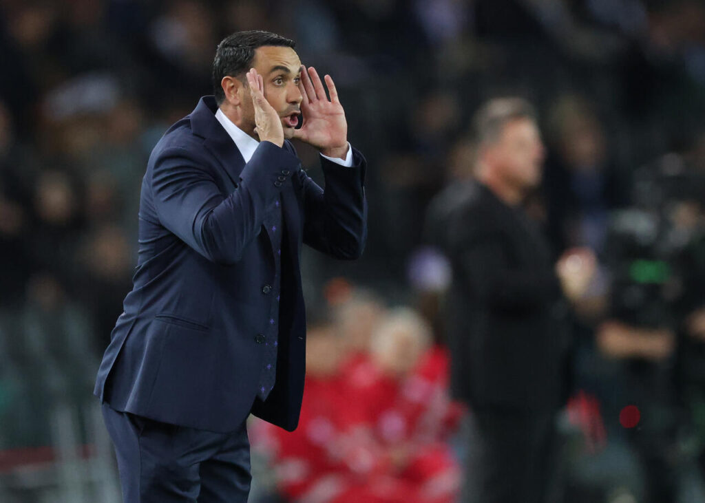 UDINE, ITALY - MAY 25: Fiorentina manager Raffaele Palladino looks on during the Serie A match between Udinese and Fiorentina at Stadio Friuli on May 25, 2025 in Udine