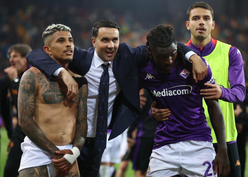 UDINE, ITALY - MAY 25: Fiorentina manager Raffaele Palladino with Dodo (L) and Moise Kean (R) at the end of the Serie A match between Udinese and Fiorentina at Stadio Friuli