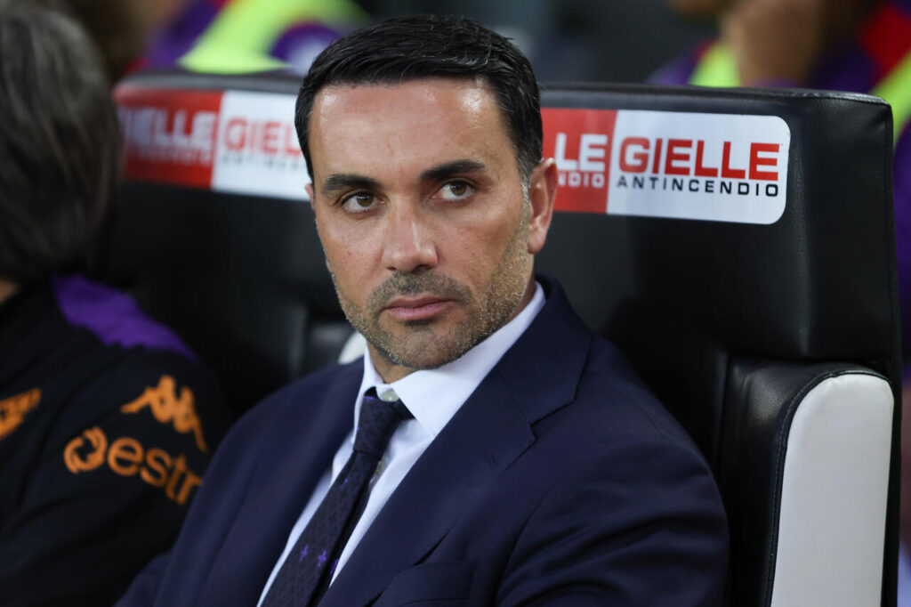 UDINE, ITALY - MAY 25: Fiorentina manager Raffaele Palladino looks on at the Serie A match between Udinese and Fiorentina at Stadio Friuli